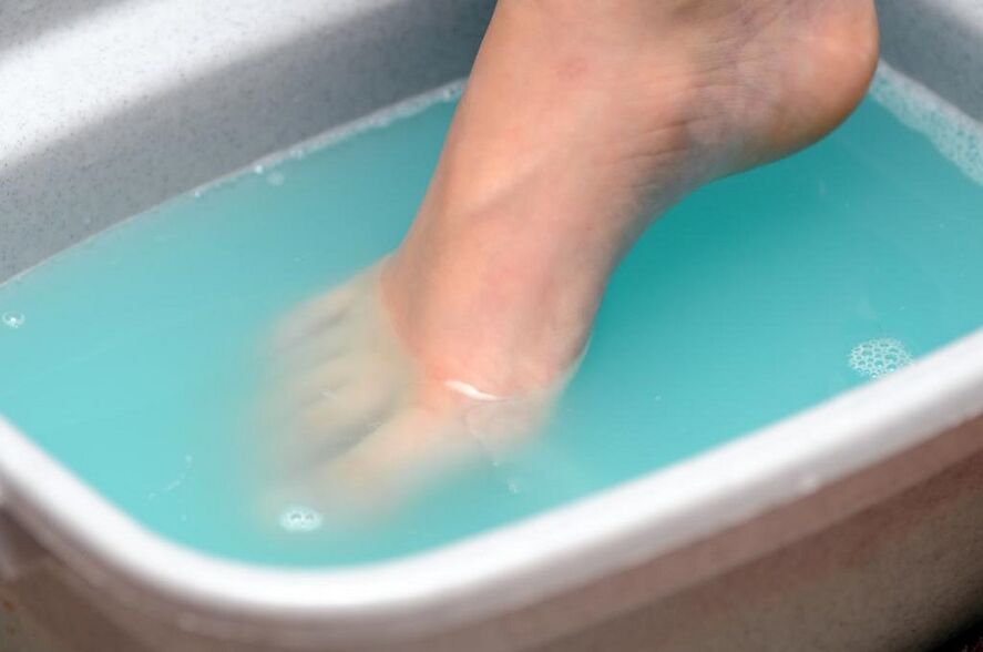 bain pour traiter les champignons des pieds